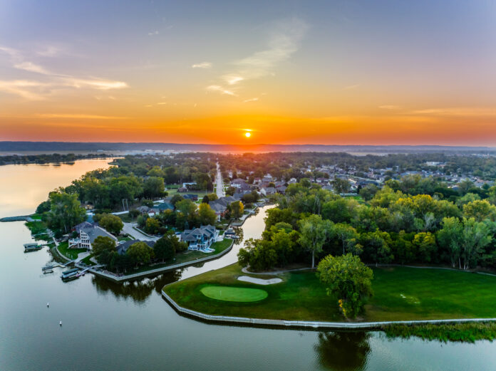 Landscapes Golf Management -- Shoreline Golf Club (Carter Lake, Iowa) Photo No. 1